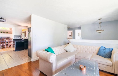 Middletown Casa | #TheFlightdeck | Stylish Home Near Newport & Navy