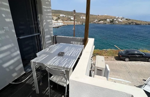 Loutra Apartamento | Theis Seafront Retreat - Loutra Seaview Bliss