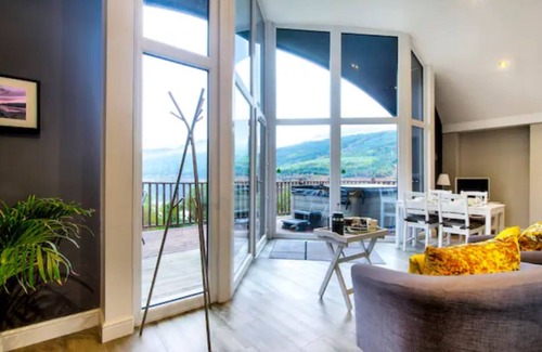 Troon Cabina | TheLodge - sleeps 4 guests in 2 bedrooms