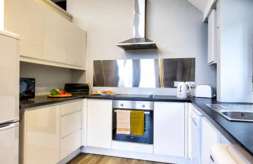 Troon Cabina | TheLodge - sleeps 4 guests in 2 bedrooms