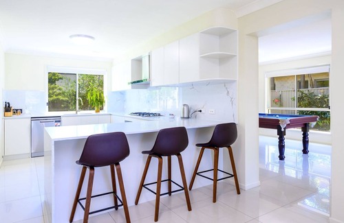 Helensvale Casa | Theme Park Paradise 4BR Spacious Family Home near Gold Coast Parks
