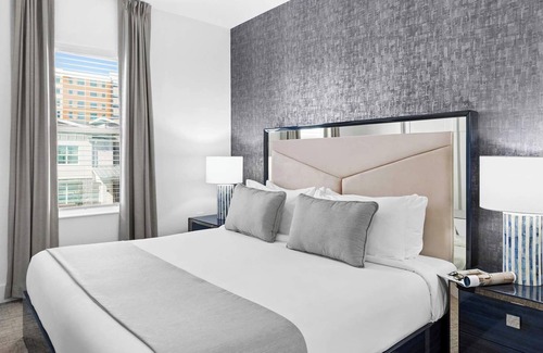 Florida Center Hotel | Themed Retreat with Private Pool, Resort Perks & Family Fun Features