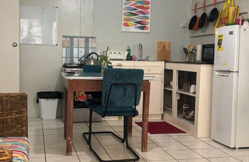 Barbican Apartamento | TheMews! Centrally located 1bed, bath, Living, Verandah& fully equipped Kitchen