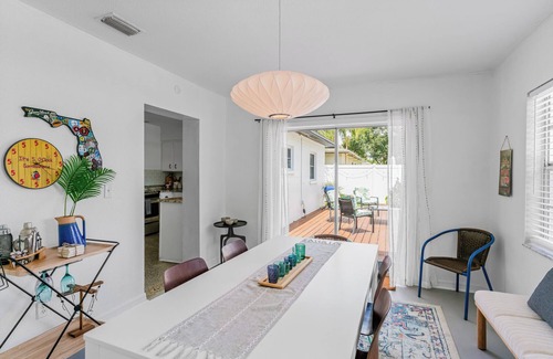 South Pinellas Community Council Casa | "The🦩Mingo" – Hot Tub, Fire Pit, Pet Friendly - Minutes to Madeira Beach - Guests Love It!