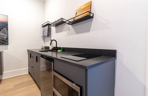 Gayborhood Apartamento | Thena Hotel- Lux Studio