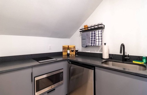 Gayborhood Apartamento | Thena Hotel - Spacious Studio