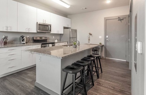 University District Apartamento | TheNine 4BD 6 - Cuatro Habitaciones Piso, Capacidad 8