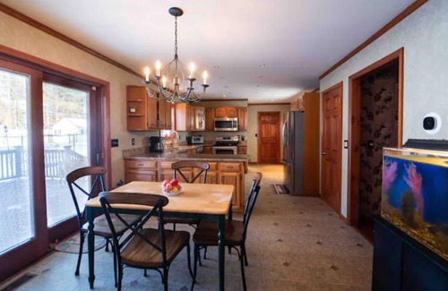 Queensbury Casa | There’s no place like HOME in Queensbury, NY