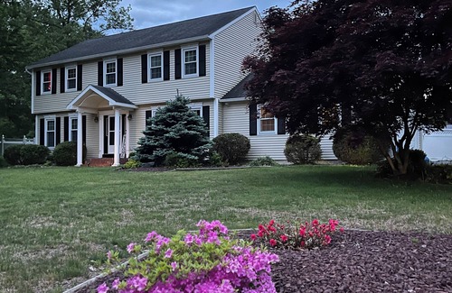 Queensbury Casa | There’s no place like HOME in Queensbury, NY