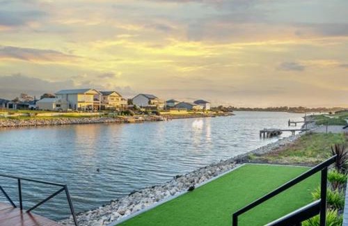 Seymour Casa | TheRiverbend43 Wellington Marina