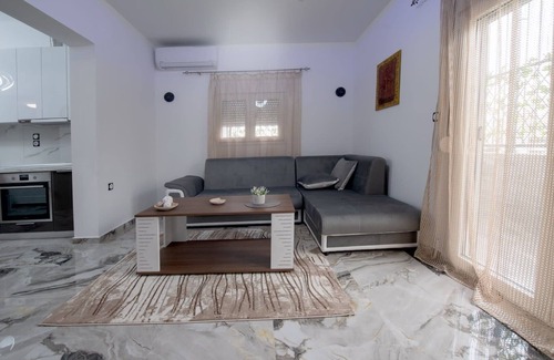 Ampelokipoi-Menemeni Apartamento | Thessaloniki Luxe Suite, Chrysa's Private Getaway