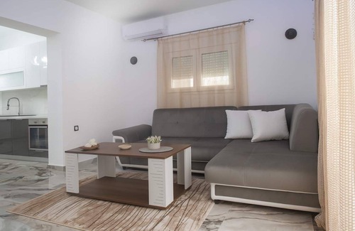 Ampelokipoi-Menemeni Apartamento | Thessaloniki Luxe Suite, Chrysa's Private Getaway