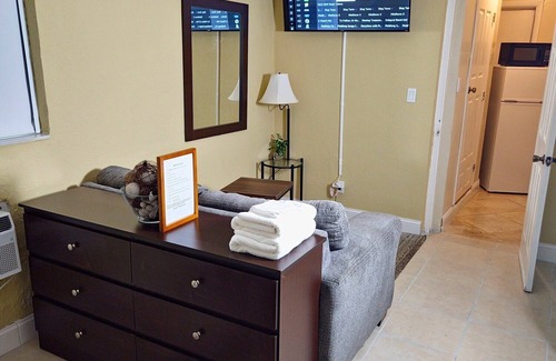 Lauderdale Lakes Casa | TheVacaVacationHomes