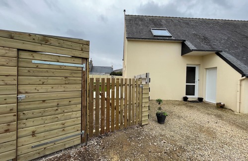 Cleder Casa | THEVEN MOR, house 700 m from Amiets beach, enclosed garden