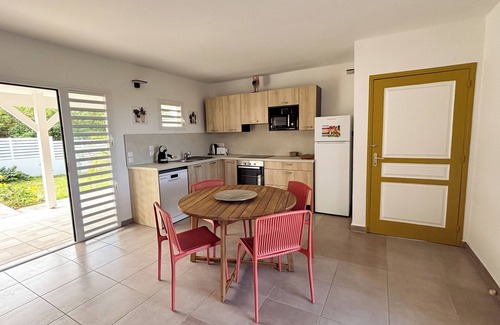 Capesterre-de-Marie-Galante Apartamento | This duplex offers sea views from its suspended terrace.