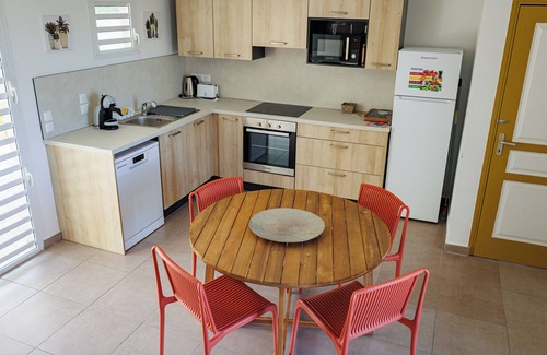 Capesterre-de-Marie-Galante Apartamento | This duplex offers sea views from its suspended terrace.