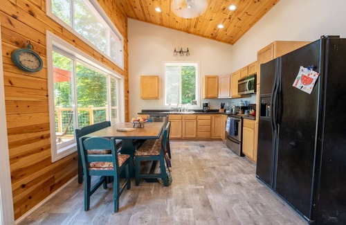 Manistique Casa | Thimbleberry Cottage: Golden Leaves & Cozy Evenings – A Fall Escape to Remember