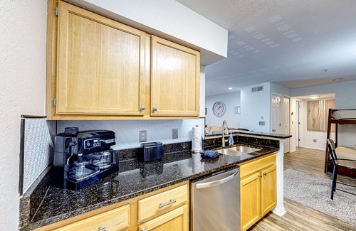 Indian Bayou Condominio | Third-floor condo with balcony, pool, gym & central AC - 1/2 mile to the beach