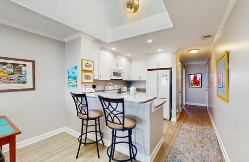 Atlantic Beach Condominio | Third Floor, Oceanfront Condo with Excellent View, Shared Outdoor Pool & Grills