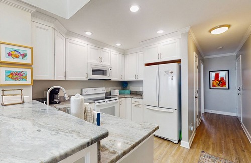 Atlantic Beach Condominio | Third Floor, Oceanfront Condo with Excellent View, Shared Outdoor Pool & Grills