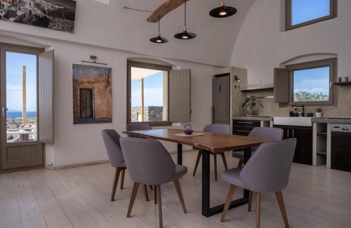 Kamari Villa | Thireon estate Charming 3-bedroom villa with AC + splash tub among the vineyards