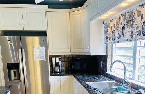 Cotton Valley Condominio | This 2 BR, 2 BA condo w/ breathtaking panoramic views of the Caribbean.