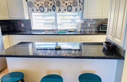 Cotton Valley Condominio | This 2 BR, 2 BA condo w/ breathtaking panoramic views of the Caribbean.