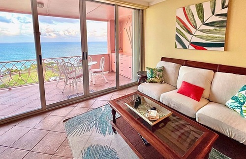 Cotton Valley Condominio | This 2 BR, 2 BA condo w/ breathtaking panoramic views of the Caribbean.