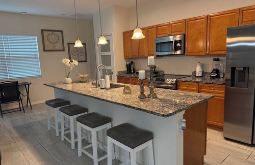 Orange City Casa | This 3 bedroom, 2 bath home in Orange City offers both comfort and convenience.