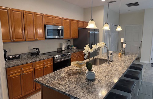 Orange City Casa | This 3 bedroom, 2 bath home in Orange City offers both comfort and convenience.