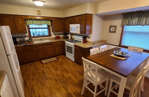 Rockford Casa | Esta casa de 4 dormitorios con una gran sala de juegos se encuentra cerca de tiendas y restaurantes