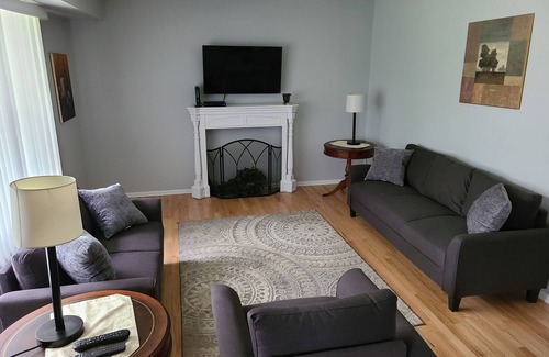 Rockford Casa | Esta casa de 4 dormitorios con una gran sala de juegos se encuentra cerca de tiendas y restaurantes