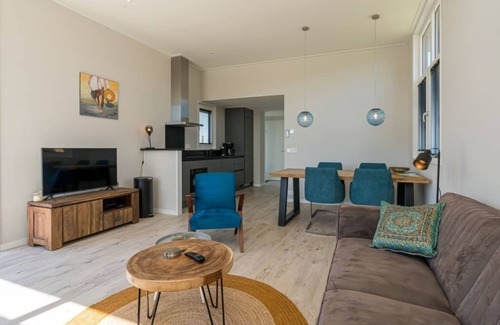 Burgh-Haamstede Casa | This 4-person chalet is ready to welcome you on the edge of the park. The chalet has a modern living