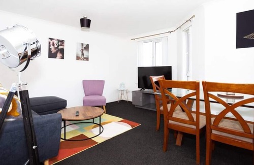 Old Monkland Apartamento | This apartment is a 2 bedroom(s), 2 bathrooms, located in North Lanarkshire, Scotland.
