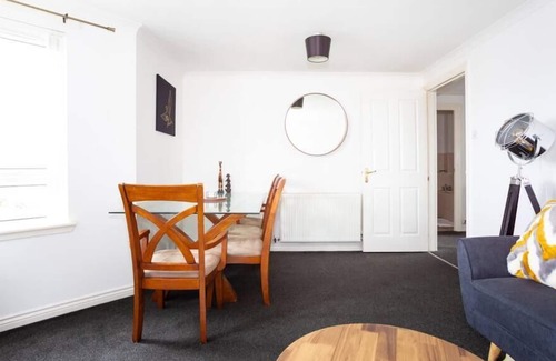 Old Monkland Apartamento | This apartment is a 2 bedroom(s), 2 bathrooms, located in North Lanarkshire, Scotland.