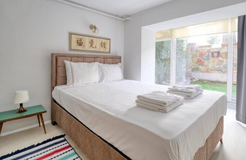 Bebek Apartamento | Private Modern Duplex 2bed/1bath w/ Terrace! #76