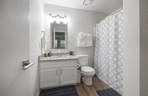 Carrboro Apartamento | This apartment is a 2 bedroom(s), 2 bathrooms, located in Carrboro, NC.