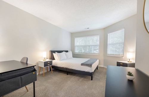 Carrboro Apartamento | This apartment is a 2 bedroom(s), 2 bathrooms, located in Carrboro, NC.