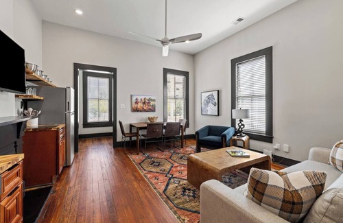 Frankfort Apartamento | This apartment is a 2 bedroom(s), 1 bathrooms, located in Frankfort, KY.