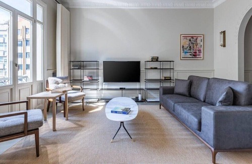 Nisantasi Apartamento | This apartment is a 3 bedroom(s), 3.5 bathrooms, located in Şişli, İstanbul.