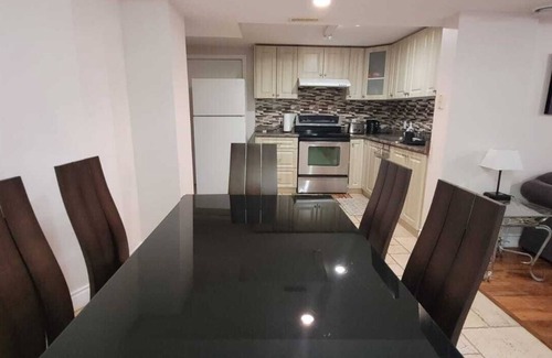 Lisgar Apartamento | This apartment is a 1 bedroom(s), 1 bathrooms, located in Mississauga, ON.