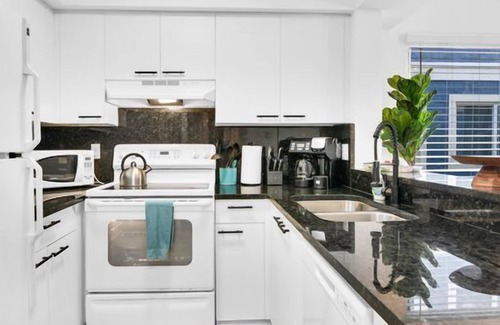 Mission Bay Apartamento | This apartment is a 0 bedroom(s), 2 bathrooms, located in Boca Raton, FL.