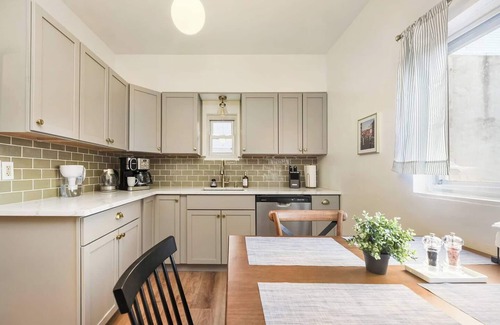 Lawrenceville Apartamento | This apartment is a 2 bedroom(s), 1 bathrooms, located in Pittsburgh, PA.