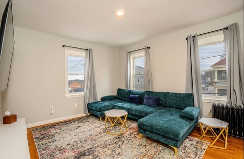 Wanskuck Apartamento | This apartment is a 4 bedroom(s), 2 bathrooms, located in Providence, RI.