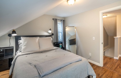 Wanskuck Apartamento | This apartment is a 4 bedroom(s), 2 bathrooms, located in Providence, RI.