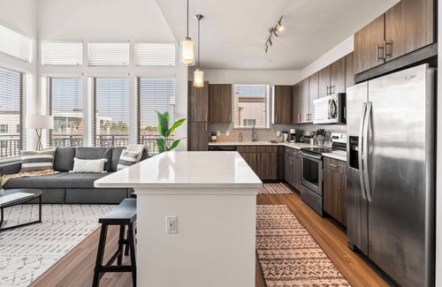 Deerwood Apartamento | This apartment is a 3 bedroom(s), 2 bathrooms, located in Jacksonville, FL.