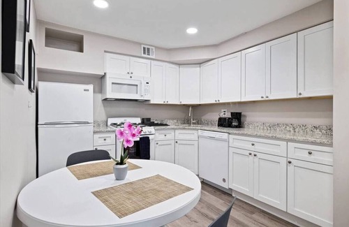 Society Hill Apartamento | This apartment is a 2 bedroom(s), 1 bathrooms, located in Philadelphia, PA.