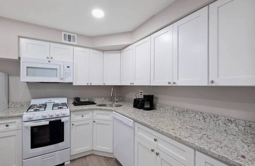 Society Hill Apartamento | This apartment is a 2 bedroom(s), 1 bathrooms, located in Philadelphia, PA.