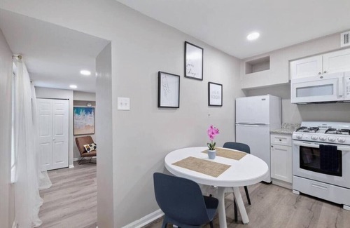 Society Hill Apartamento | This apartment is a 2 bedroom(s), 1 bathrooms, located in Philadelphia, PA.