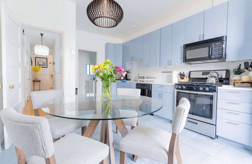Eureka Valley Apartamento | This apartment is a 2 bedroom(s), 1 bathrooms, located in San Francisco, CA.